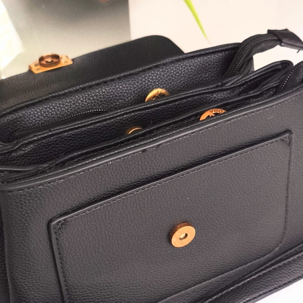 Bolsa Feminina Elegante Transversal e de Mão – Moderna e Sofisticada 