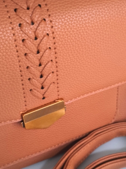 Bolsa Feminina Elegante Transversal e de Mão – Moderna e Sofisticada 