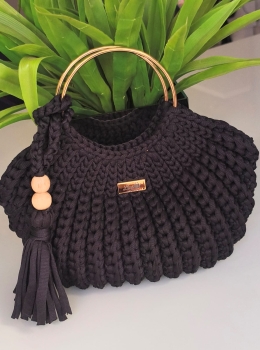 Bolsa Feminina em Crochê com Alça de Metal – Estilo Artesanal Sofisticado