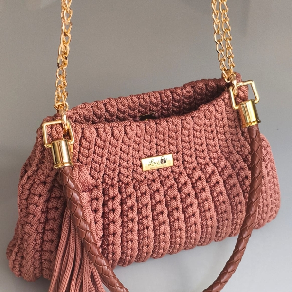 Bolsa Feminina em Crochê com Alça de Mão e de corrente