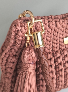Bolsa Feminina em Crochê com Alça de Mão e de corrente