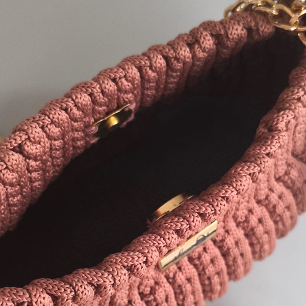 Bolsa Feminina em Crochê com Alça de Mão e de corrente
