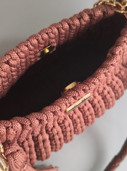Bolsa Feminina em Crochê com Alça de Mão e de corrente