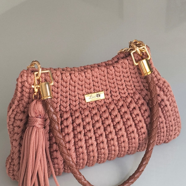 Bolsa Feminina em Crochê com Alça de Mão e de corrente